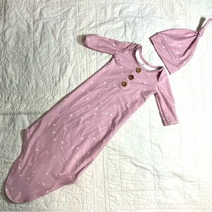 Caden Lane Tiny Hearts in Dusty Pink Baby Knot Gown and Hat Set 0-3